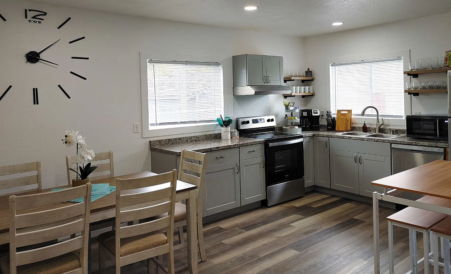 4 bed, $2,500 — Photo 3