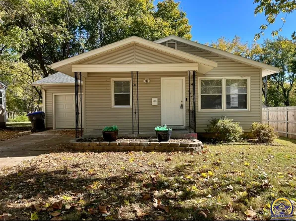 1944 SW Quivira Dr, Topeka, KS 66604