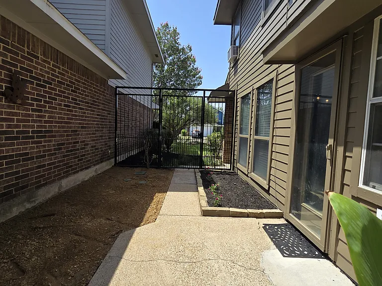 3817 Clover Hill Ln — Photo 19