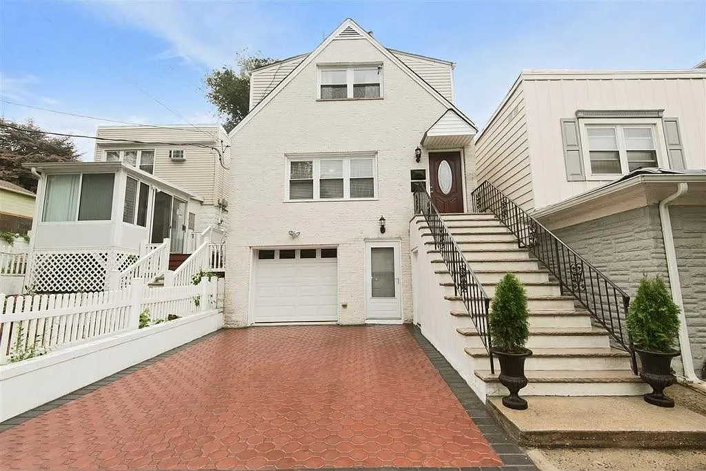 2 bed, 1.0 bath, $2,100 — Photo 1