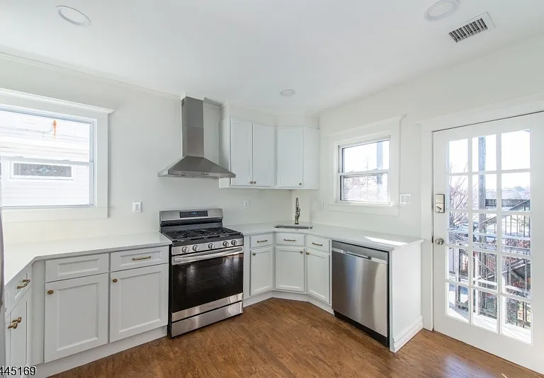 10 Grove Ter #2B — Photo 10