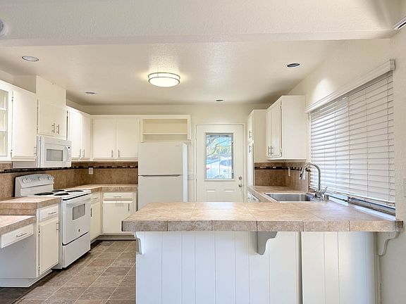 5th image of 1286 N Mollison Ave #301