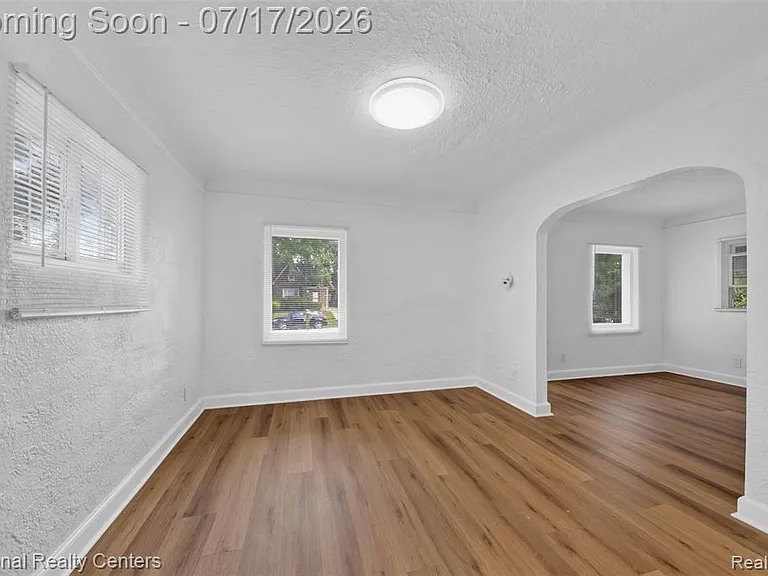 13527 Winthrop St — Photo 13