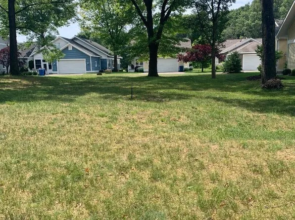 27 Kenneth St, Pentwater, MI 49449