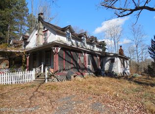 106 Burry Ln, Cresco, PA 18326