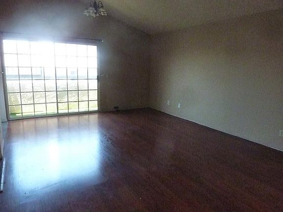 5th image of 821 Gramercy Dr