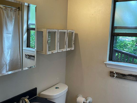 3rd image of 169 Mayfield Ln