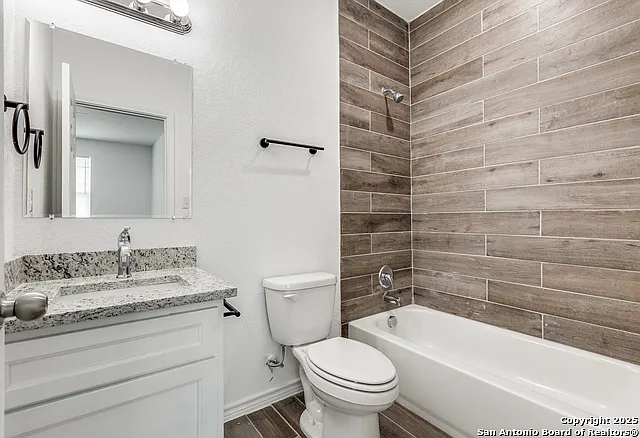 1835 W Poplar #402 — Photo 24