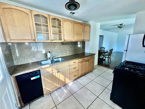 5th image of 6153 Satsuma Ave