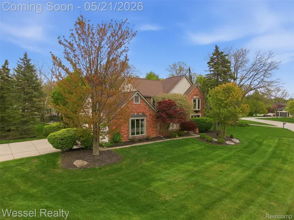 3368 Salem Dr, Rochester Hills, MI 48306