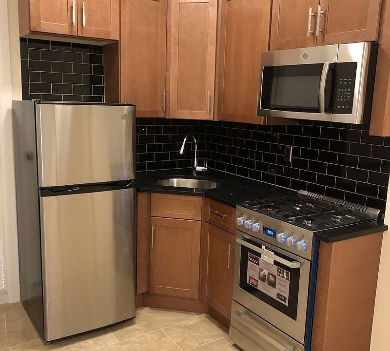 1st image of 139 Thompson St APT 5