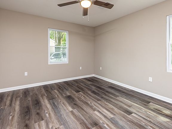 4th image of 216 Center St
