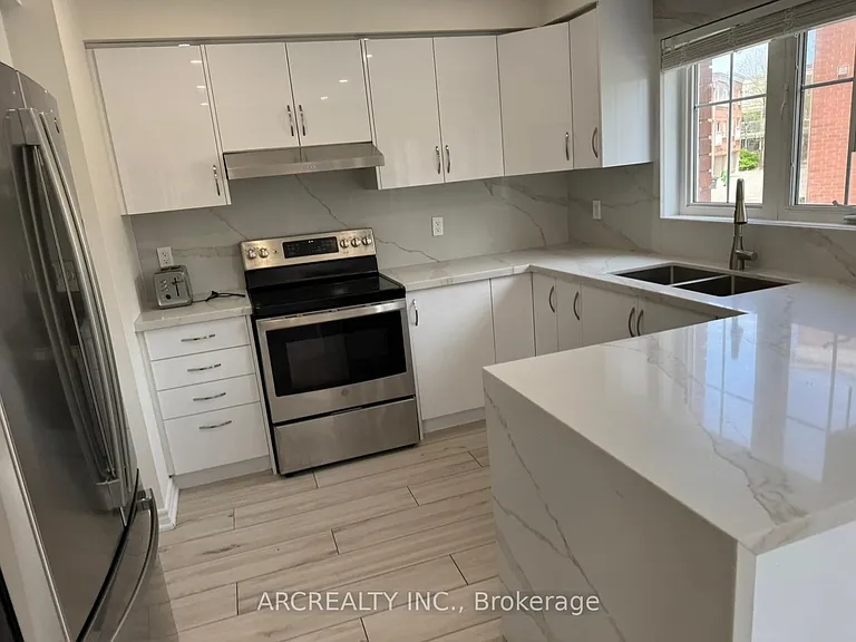 365 Murray Ross Pkwy #8 — Photo 4