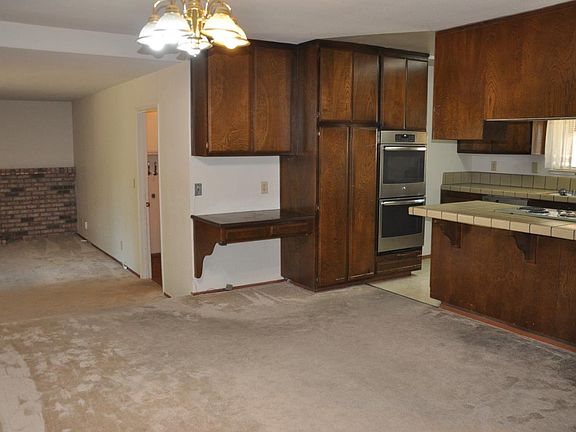 3rd image of 567 Hyde Park Dr