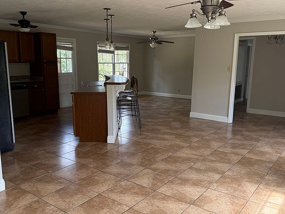 4th image of 407 Holly Dr