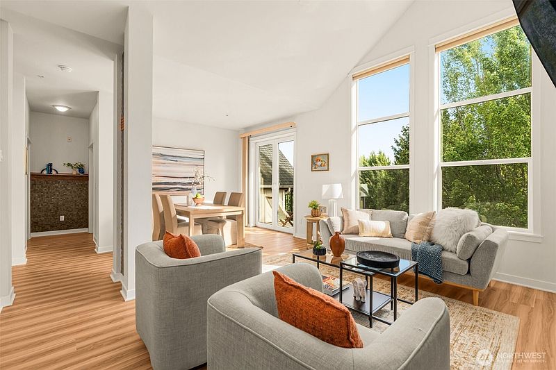 3rd image of 55 Williams Avenue S #401