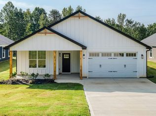33 Lakeside Dr, Taylors, SC 29687