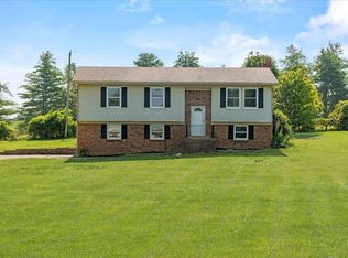 70 Country Estates Rd, Paint Lick, KY 40461