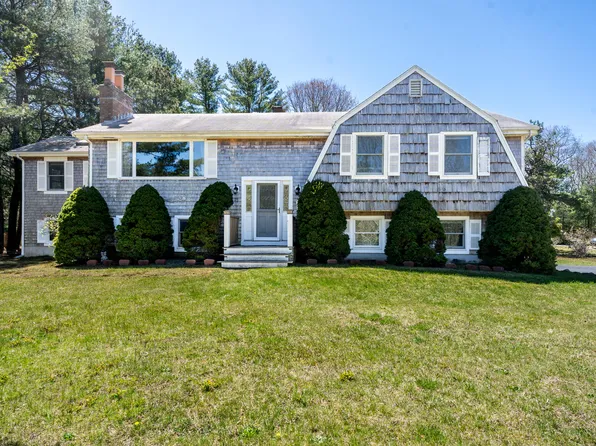 29 Carl Landi Circle, Waquoit, MA 02536