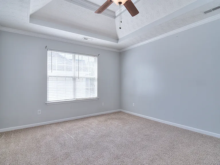 Eagle Creek Dr — Photo 2
