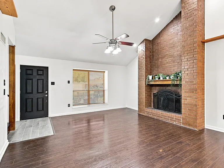 8782 Marilyn Dr — Photo 6