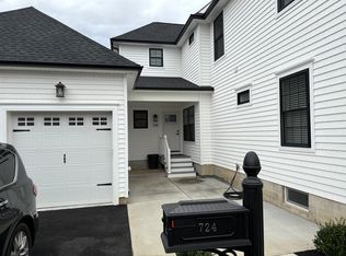 724 Holmdel Rd, Holmdel, NJ 07733