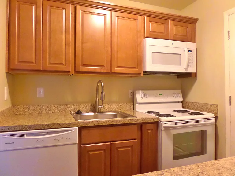 Fieldstone Apartments — Photo 25