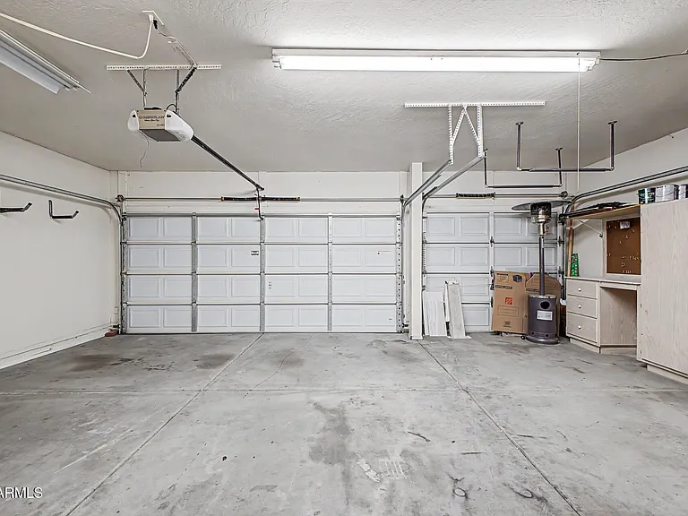 1015 E Irma Ln — Photo 36