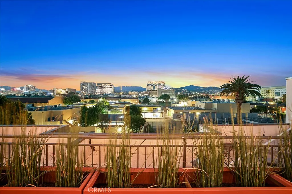 2 bed, 2.0 bath, 1200 sqft, $3,495 — Photo 3