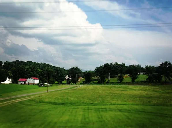 17461 Wyndale Rd, Abingdon, VA 24210