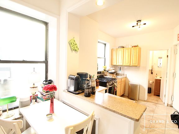 3rd image of 14 Maujer St APT 16