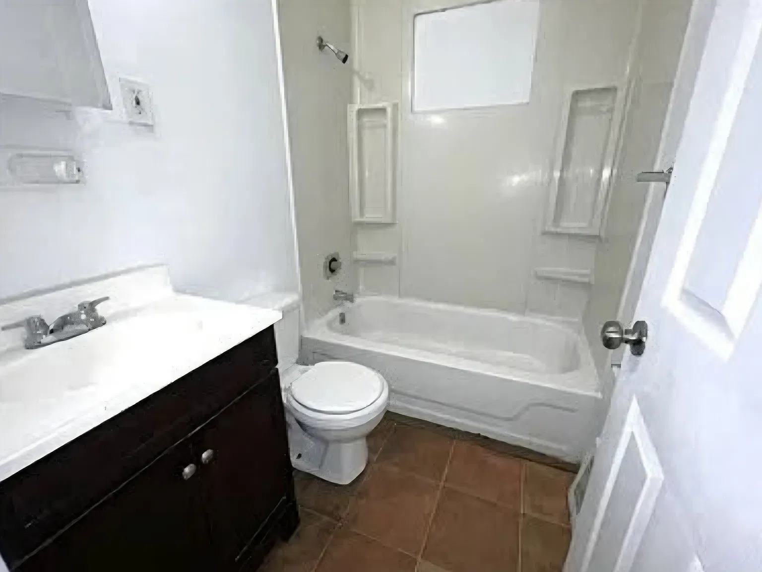 3 bed, 873 sqft, $995 — Photo 3