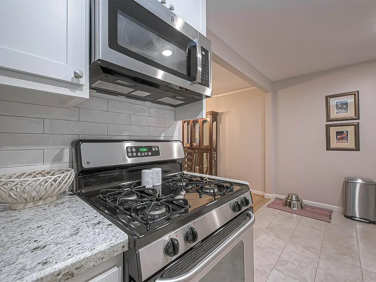 6414 Pineshade Ln — Photo 9