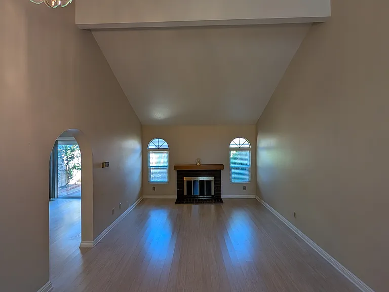 11518 Rochester Ct — Photo 7