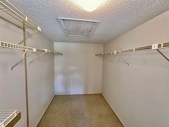 4th image of 2603 Nassau Bend #G2