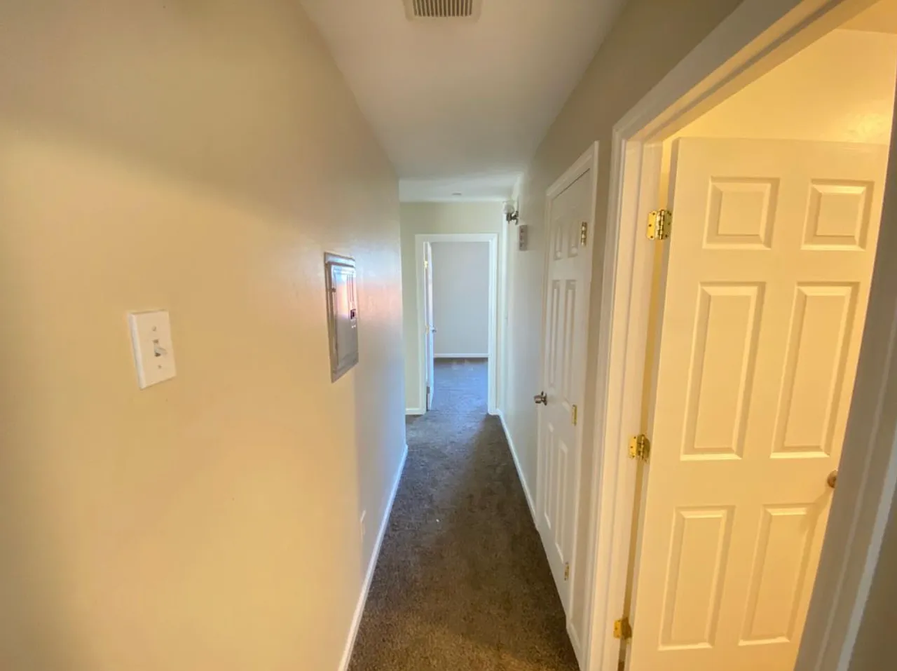3 bed, 1200 sqft, $1,700 — Photo 2