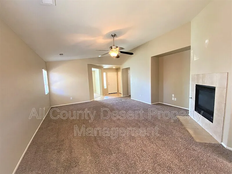 4 bed, 2.0 bath, 1798 sqft, $2,495 — Photo 3