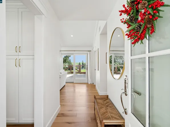 31 Ascot Pl, Moraga, CA 94556