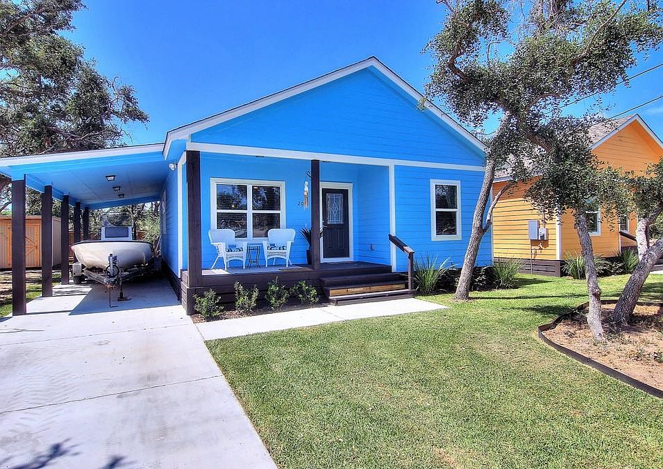 1st image of 205 E Sabinal St
