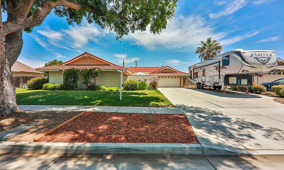 1st image of 649 W Hacienda Dr