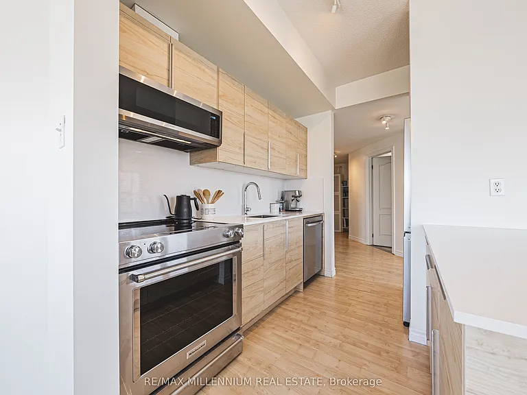 135 James St S #1401 — Photo 14