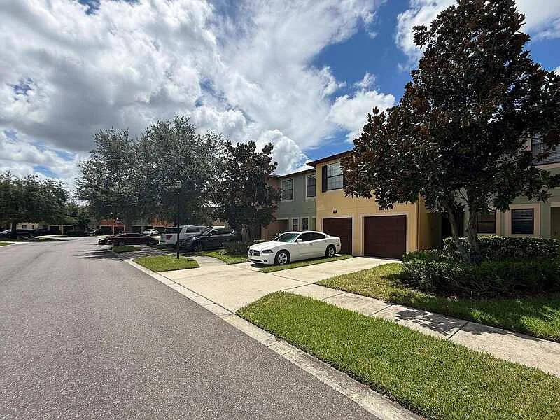 3 bed, 2.5 bath, 1362 sqft, $1,995 — Photo 2