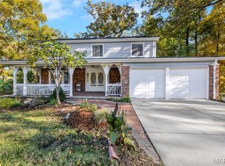 1493 Sandpointe Ct, Ballwin, MO 63021