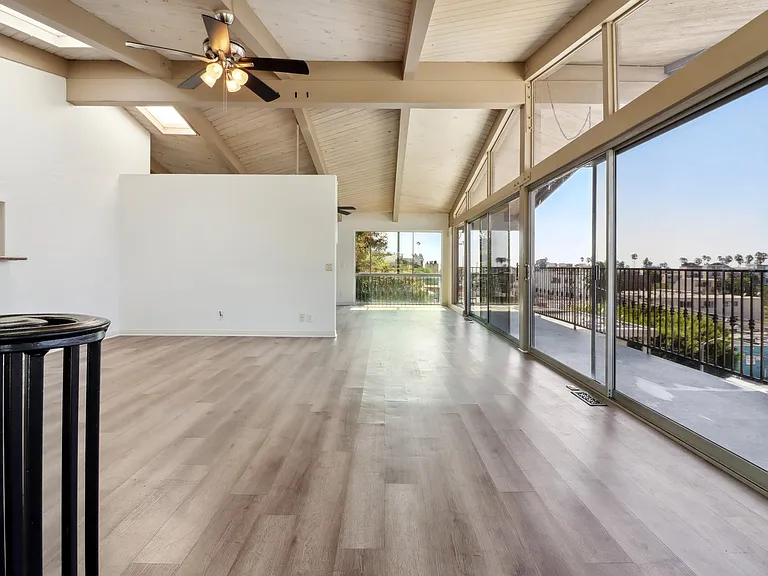 Pershing Dr — Photo 10