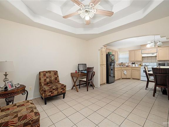 4th image of 2514 Candlelight Ln