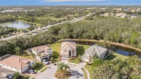5 bed, 3268 sqft, $3,975 — Photo 2