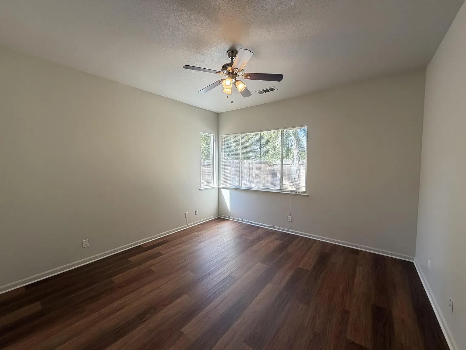 4 bed, 2.0 bath, 1897 sqft, $2,250 — Photo 3