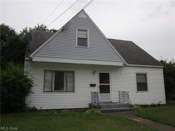 66 Holcomb Ave, Mogadore, OH 44260