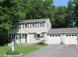9 Sharon Ln, North Stonington, CT 06359