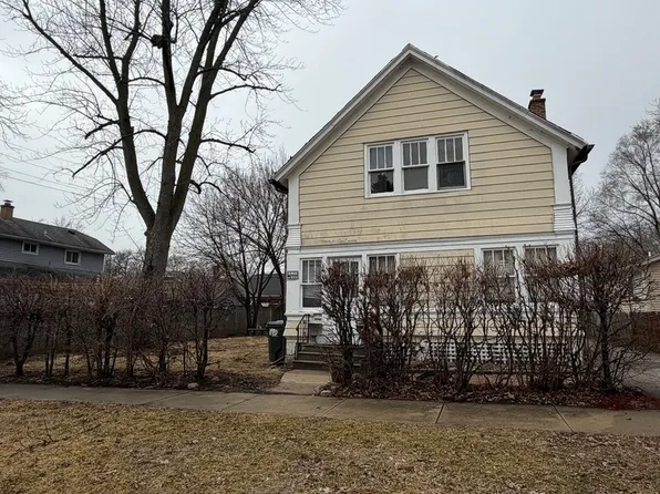 743 Bangs St, Aurora, IL 60505